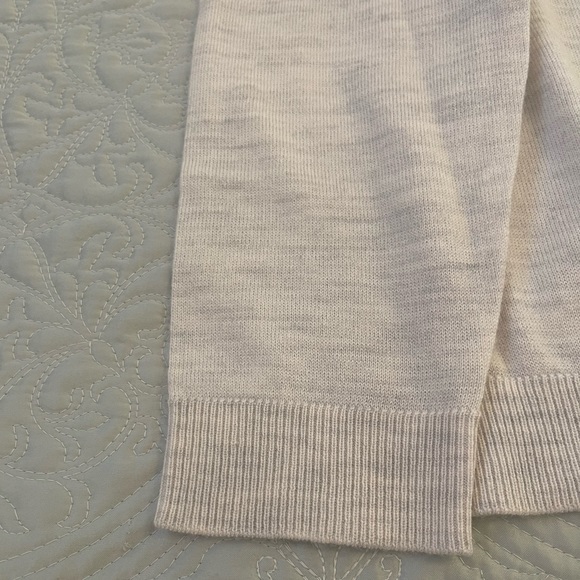 Apt. 9 defines handsome style with this Merino colorblock crewneck sweater. - Picture 5 of 6